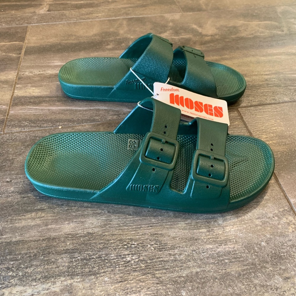 NWT Freedom Moses green slides